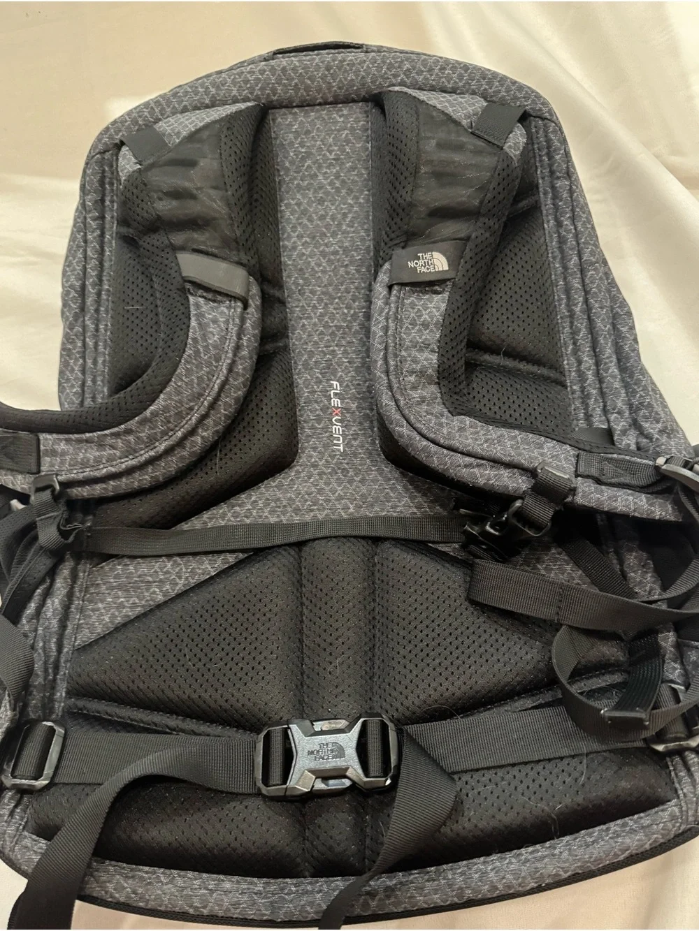 The North Face NWOT Borealis Backpack with Rose Gold Hardware Women’s 27L